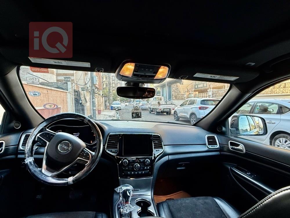 جیپ گراند شیرۆکی